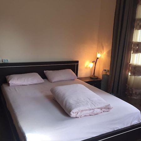 Almaty Backpackers Hostel Екстериор снимка