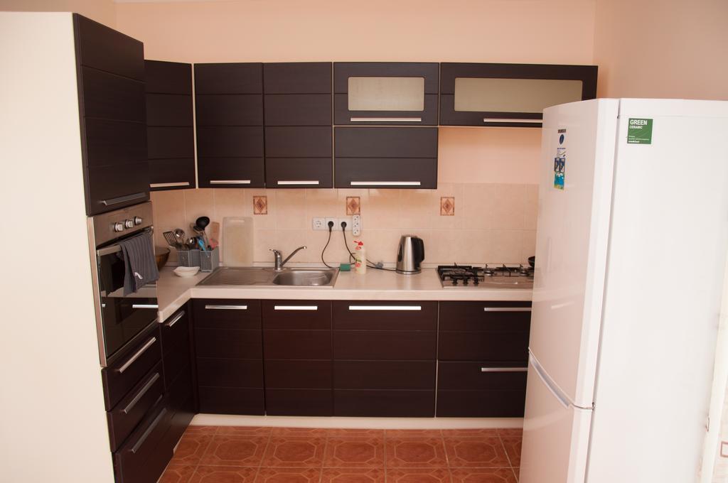 Almaty Backpackers Hostel Екстериор снимка
