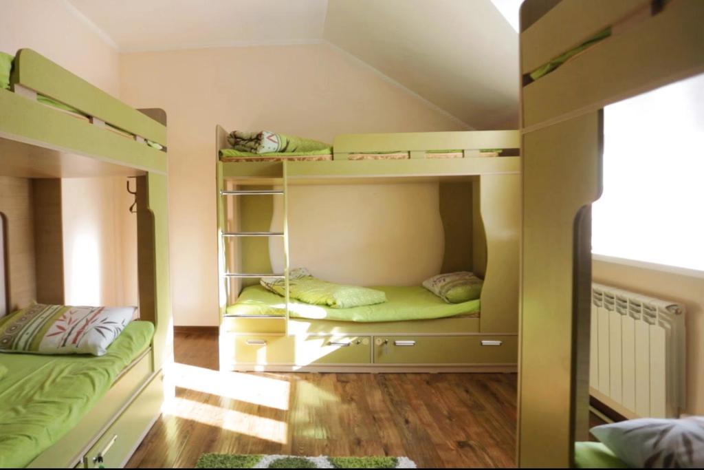 Almaty Backpackers Hostel Екстериор снимка