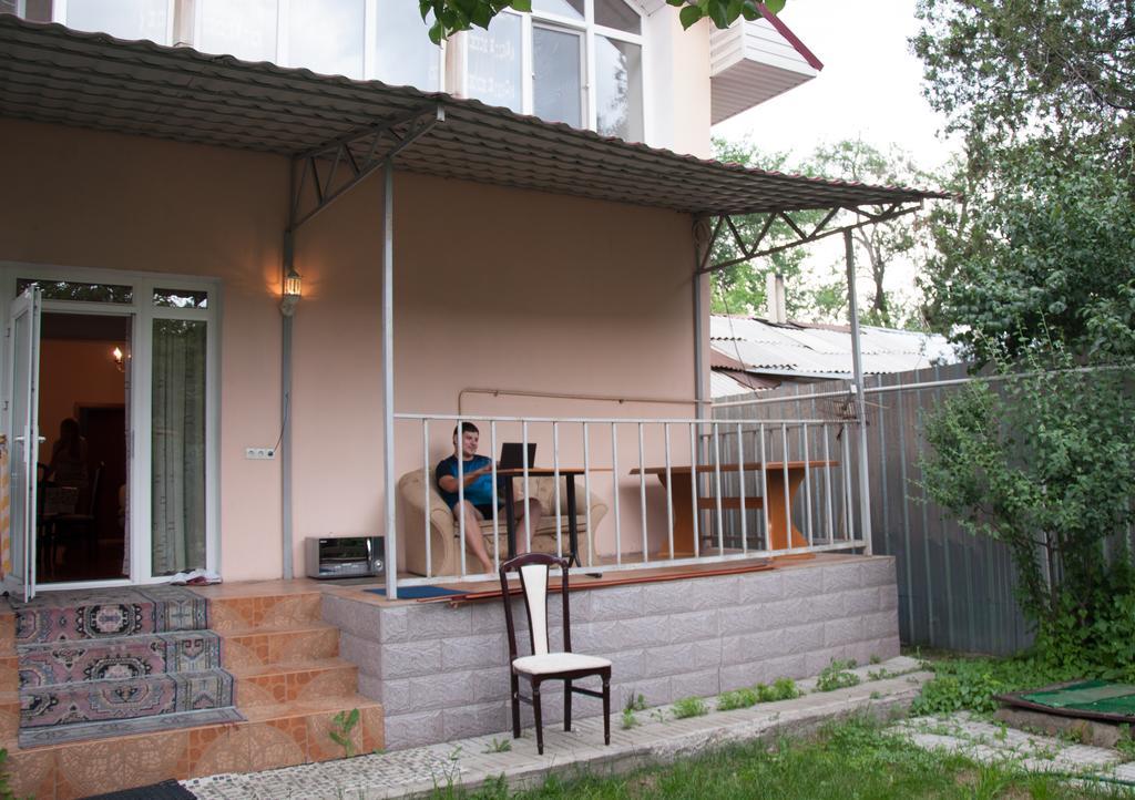 Almaty Backpackers Hostel Екстериор снимка