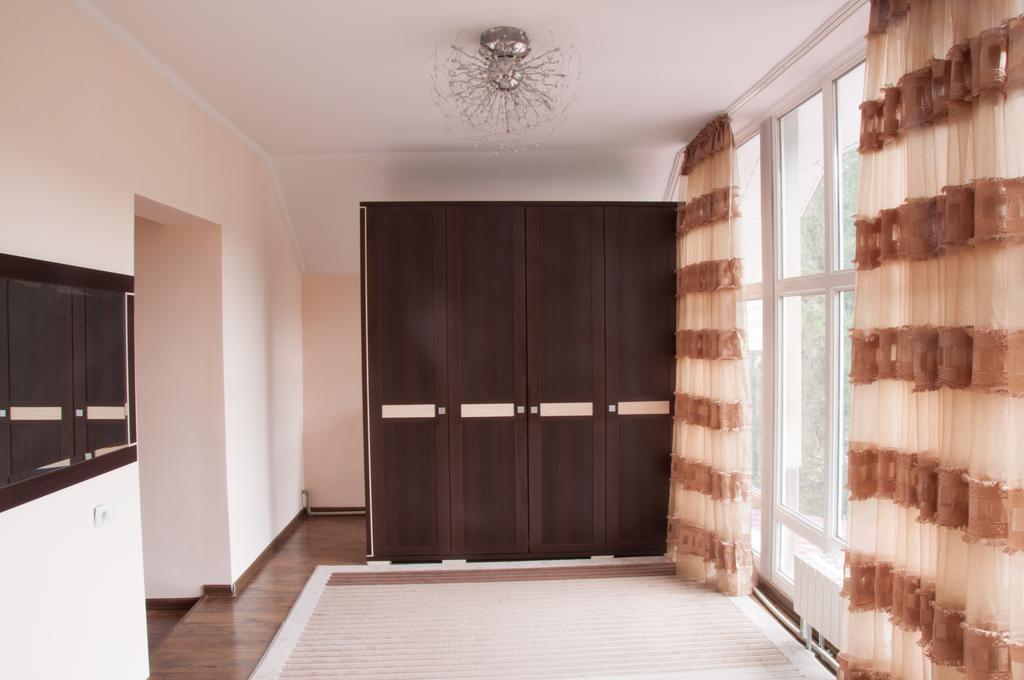 Almaty Backpackers Hostel Екстериор снимка