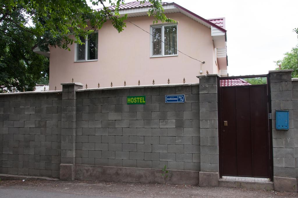 Almaty Backpackers Hostel Екстериор снимка