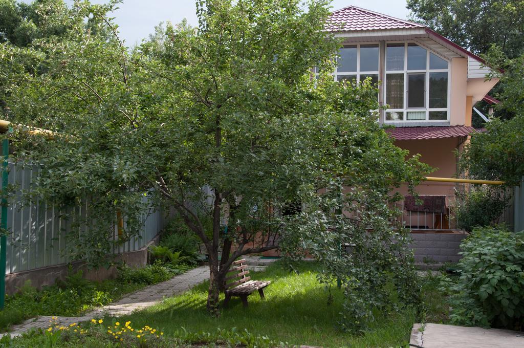 Almaty Backpackers Hostel Екстериор снимка
