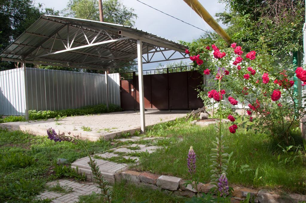 Almaty Backpackers Hostel Екстериор снимка