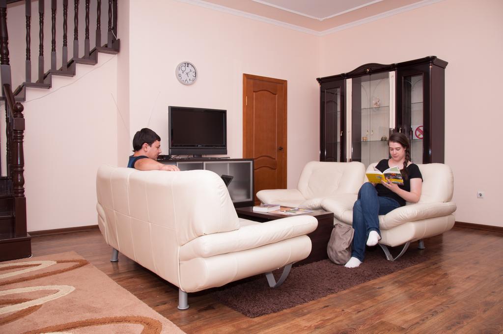 Almaty Backpackers Hostel Екстериор снимка