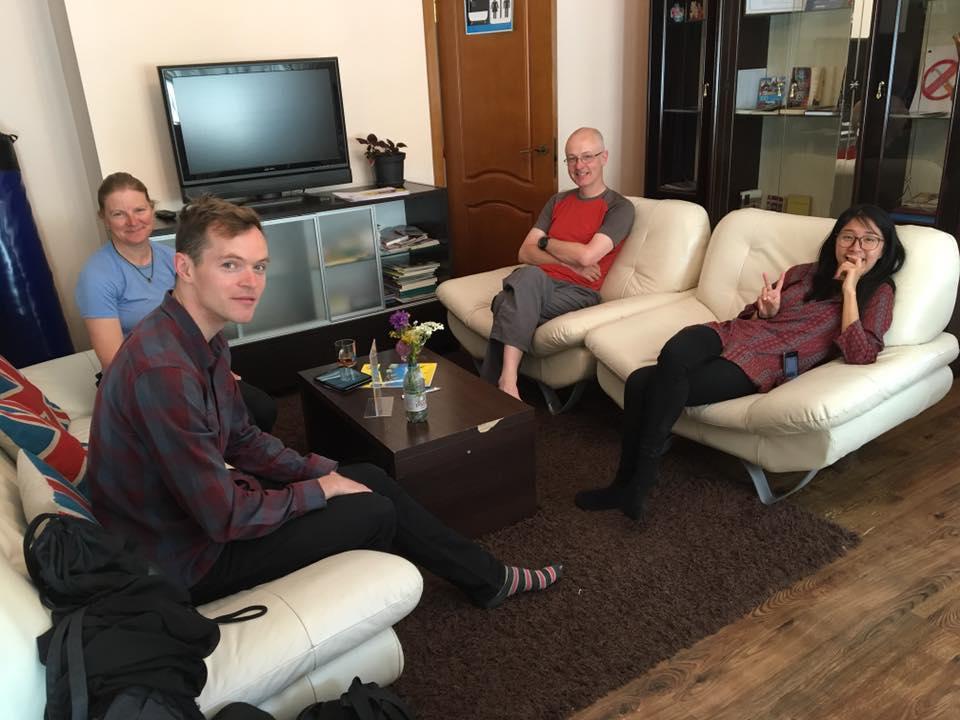 Almaty Backpackers Hostel Екстериор снимка