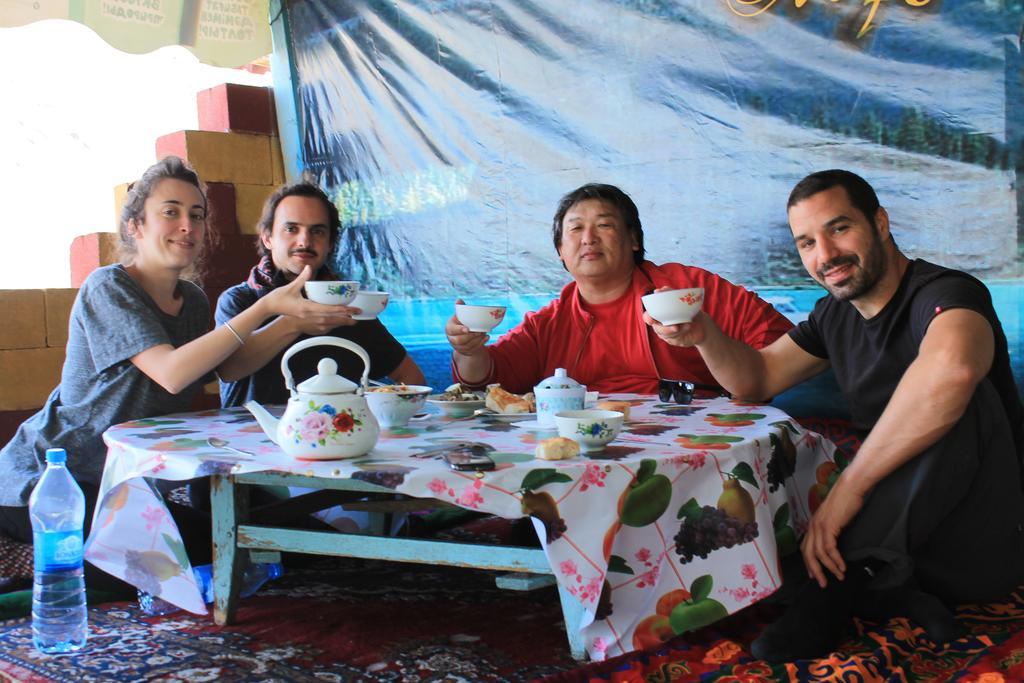 Almaty Backpackers Hostel Екстериор снимка