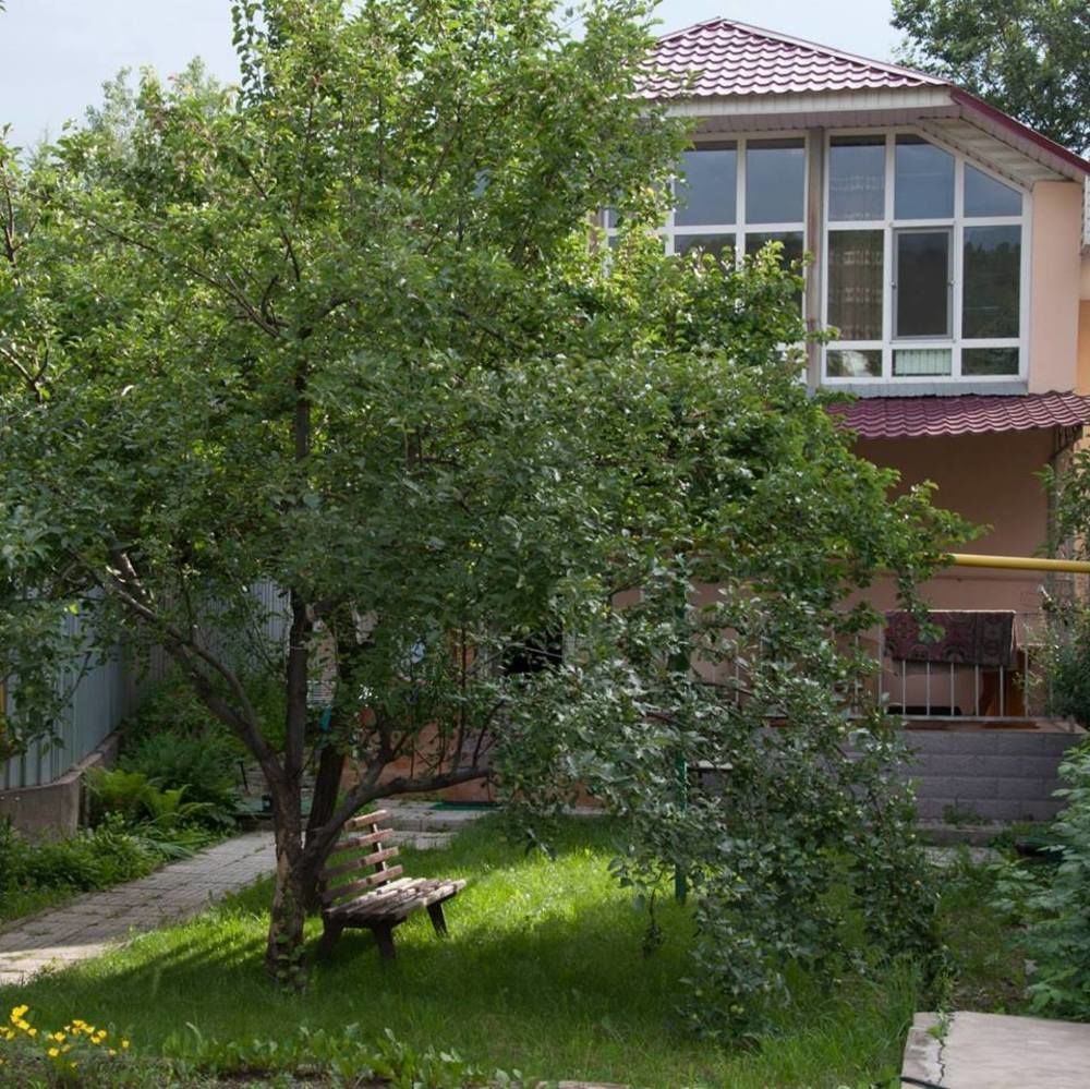 Almaty Backpackers Hostel Екстериор снимка