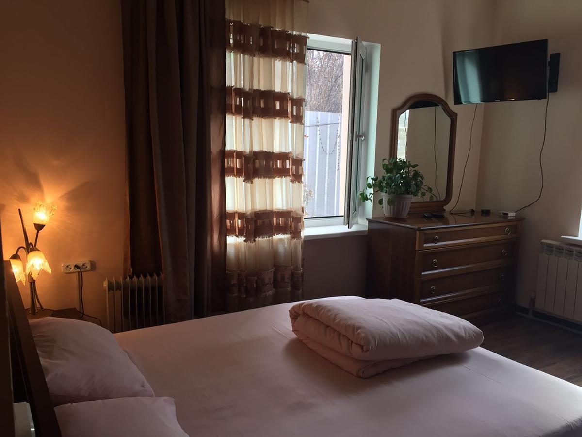 Almaty Backpackers Hostel Екстериор снимка